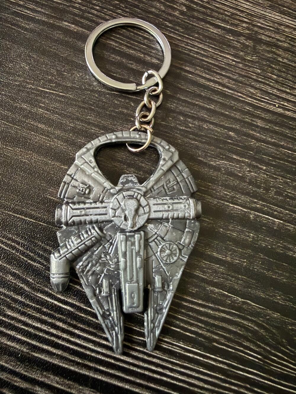 2000s MILLENIUM FALCON Keychain 2.5" x 1.75" (6.5 x 4.5 cm) Metal Item Star Wars